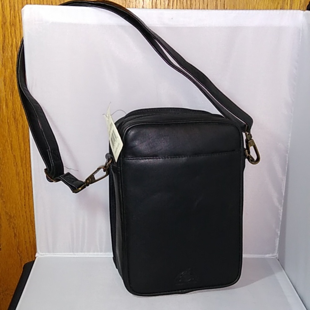 Dopp brand leather courier bag